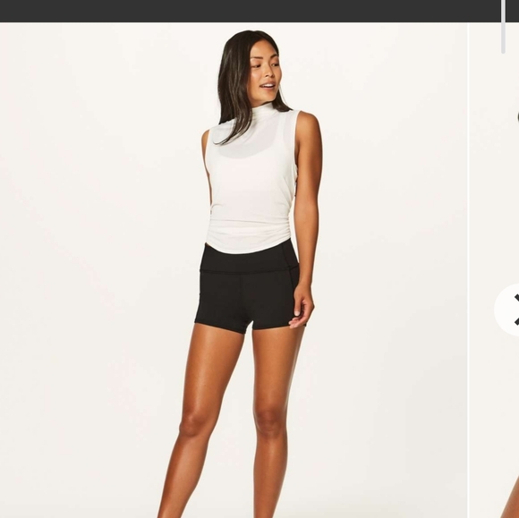 Lululemon In Motion Short 2.5 Size 8 - Picture 4 of 11